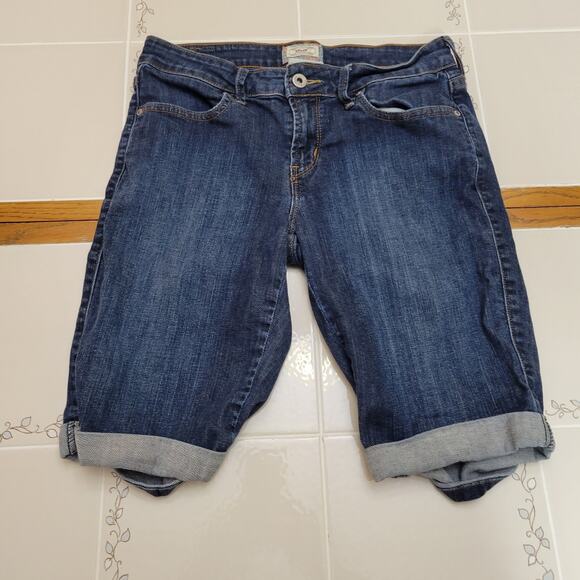 Levi Womens 515 Bermuda Blue Denim Jean Shorts Size 6 Cuffed Hem - Picture 1 of 11